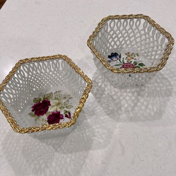 Vintage Romanian Porcelain Breakthrough Basket - Picture 2 of 5